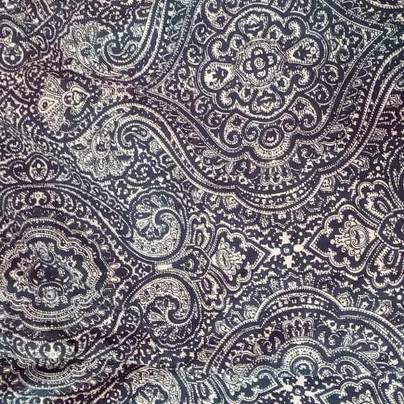 Dockers Patterned Capris Size 8 - Picture 3 of 4